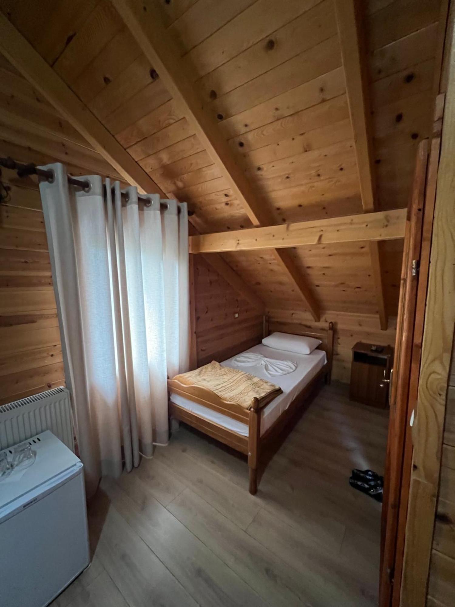 Vila Pepaj Razëm Esterno foto